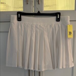 AIM Pleated White Women’s Athletic Skort NWT 💥